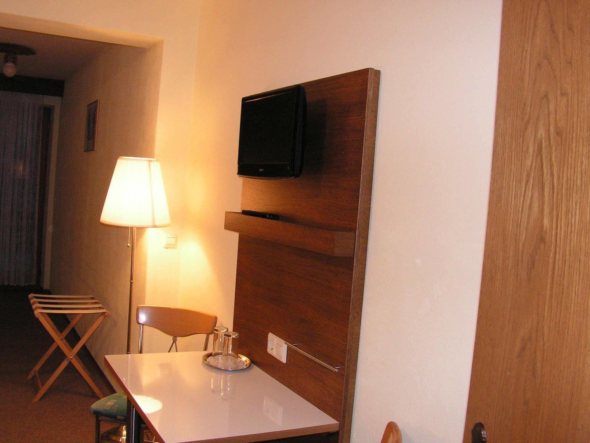 Hotel Garni Haus Alpine - Chiemgau Karte Inkl روهبولدنغ المظهر الخارجي الصورة